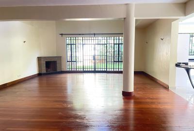 5 Bed Townhouse with En Suite in Lavington - 4