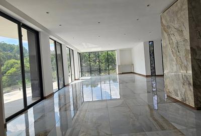 5 Bed House with En Suite in Nyari - 3