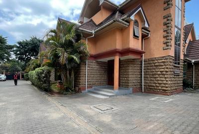 5 Bed Townhouse with En Suite at Othaya Road