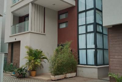 5 Bed Townhouse with En Suite in Lavington - 3