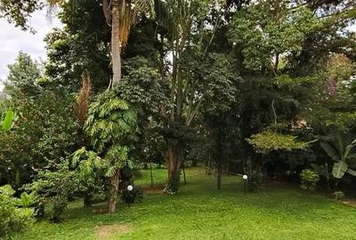 5 Bed House with En Suite in Runda - 2