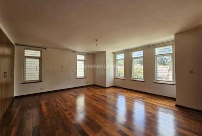 5 Bed Townhouse with En Suite in Lavington - 3