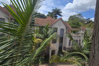 5 Bed Townhouse with En Suite in Lavington - 3