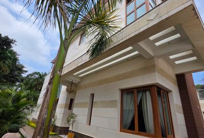 6 Bed Villa with En Suite in Lavington - 3
