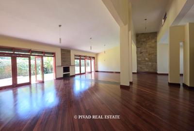5 Bed House with Swimming Pool in Runda - 3
