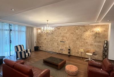 5 Bed Townhouse with En Suite in Lavington - 3