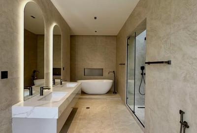 5 Bed Villa with En Suite in Runda - 4