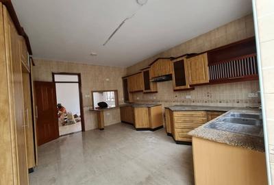 4 Bed Townhouse with En Suite in Westlands Area - 4
