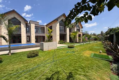 5 Bed Villa with En Suite in Runda