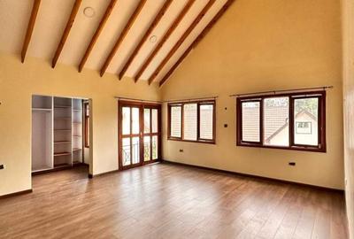 5 Bed House with En Suite in Ridgeways - 3