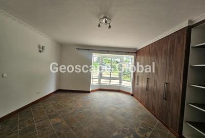 5 Bed House with En Suite in Rosslyn - 2