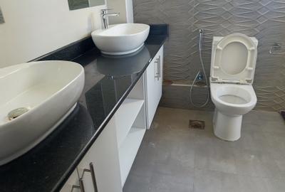 Serviced 4 Bed Apartment with En Suite at Bungalow Road - 4