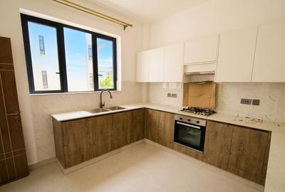 2 Bed Apartment with En Suite at 2026-380 - 4