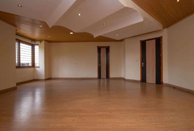 5 Bed Townhouse with En Suite in Spring Valley - 3