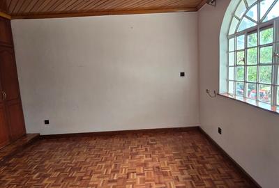 5 Bed Townhouse with En Suite at Off Convent Drive - 4