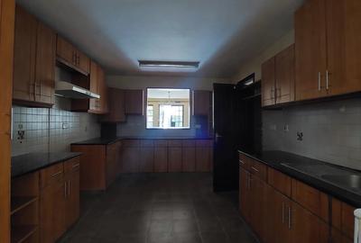 5 Bed Townhouse with En Suite at Convent Drive - 4