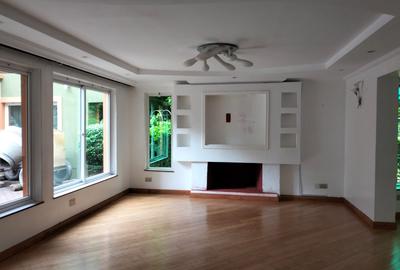 4 Bed Townhouse with En Suite in Riverside - 3