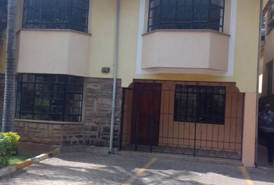 5 Bed Townhouse with En Suite in Lavington - 2