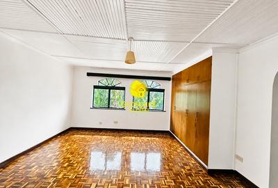 5 Bed House with En Suite in Nyari - 4