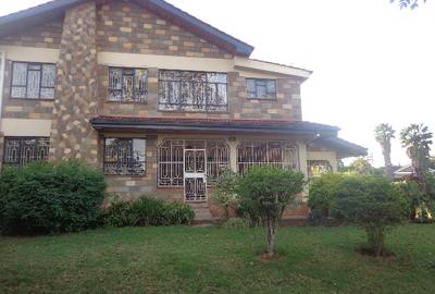 7 Bed House with En Suite in Nyari - 2