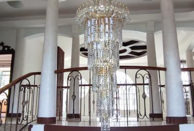 6 Bed House with En Suite in Nyari - 3