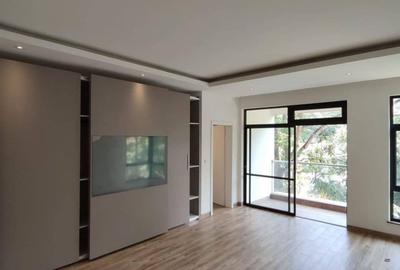 3 Bed Apartment with En Suite in Riverside - 2
