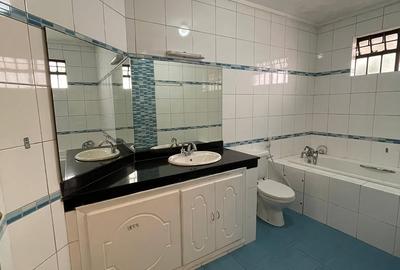Serviced 3 Bed Apartment with En Suite in Westlands Area - 4