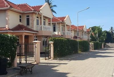 4 Bed Townhouse with En Suite at Mt Kenya