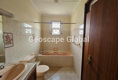5 Bed House with En Suite in Lavington - 3