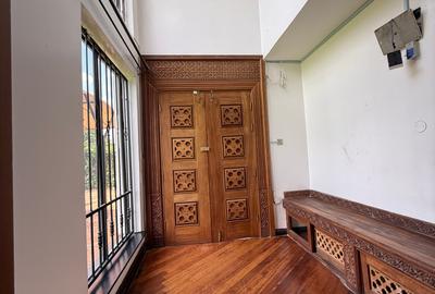 5 Bed House with En Suite in Runda