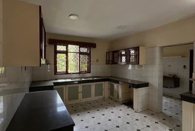 4 Bed Townhouse with En Suite in Lavington - 3