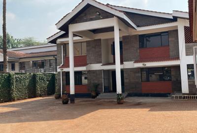 Commercial Property with Service Charge Included at Near The Un