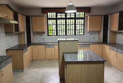 4 Bed House with En Suite in Karen Hardy - 3