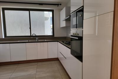 3 Bed Apartment with En Suite in Rhapta Road