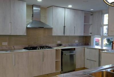 5 Bed House with En Suite in Runda - 4