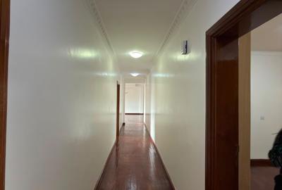 4 Bed Apartment with En Suite in Kileleshwa - 4