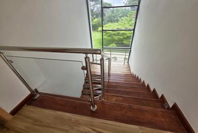 6 Bed Townhouse with En Suite in Lavington - 2