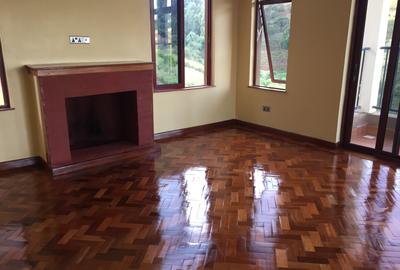 7 Bed House with En Suite in Redhill - 3