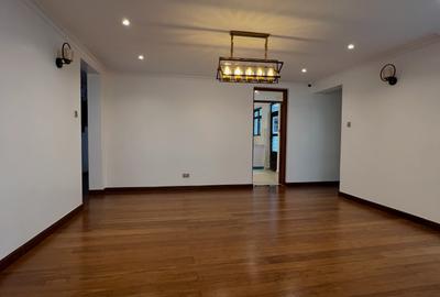 7 Bed House with En Suite in Runda - 3
