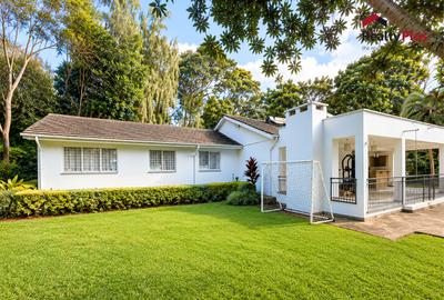 4 Bed House with En Suite at Loresho Crescent