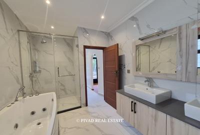 5 Bed House with Garden in Runda - 3