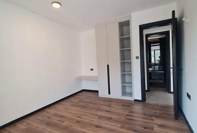 Serviced 2 Bed Apartment with En Suite in Spring Valley - 3
