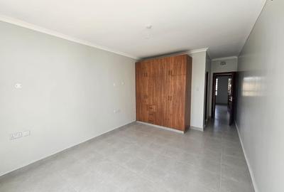 4 Bed House with En Suite in Kitengela - 2