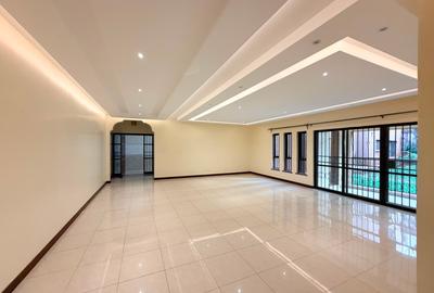 4 Bed Apartment with En Suite in Brookside - 4