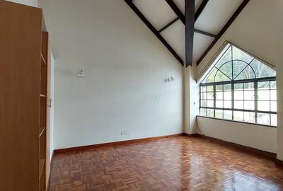 5 Bed Townhouse with En Suite in Lavington - 4