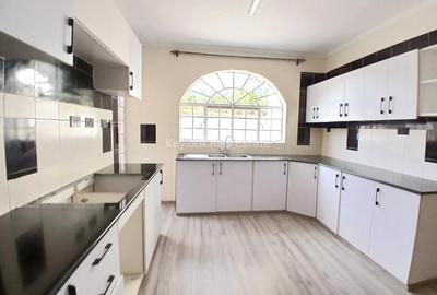 4 Bed Townhouse with En Suite in Lavington - 2
