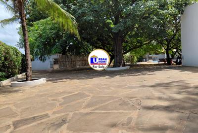 5 Bed Townhouse with En Suite in Malindi - 2