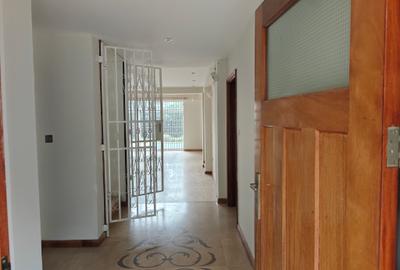 5 Bed Townhouse with En Suite in Lavington - 4