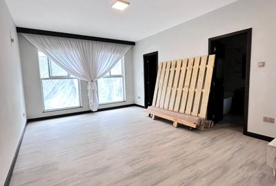 3 Bed Apartment with En Suite at Riverside Drive - 3