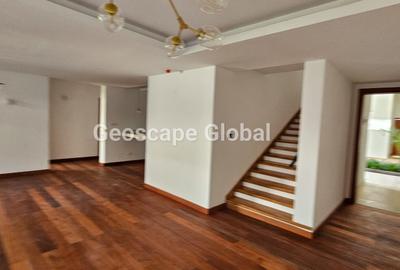 4 Bed Apartment with En Suite in Rosslyn